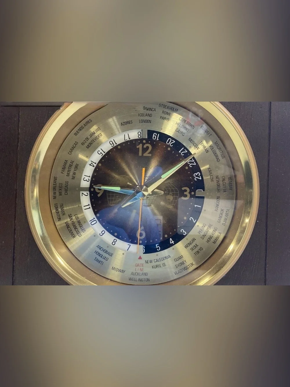 Bulova B7233 World Time Desk Clock Brown Wood/ Glass Analog Quartz World Map